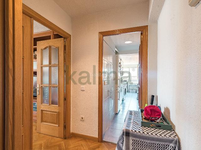 Piso en venta en Madrid, Aluche. NUDA PROPIEDAD en venta en Calle Illescas. Pisos.