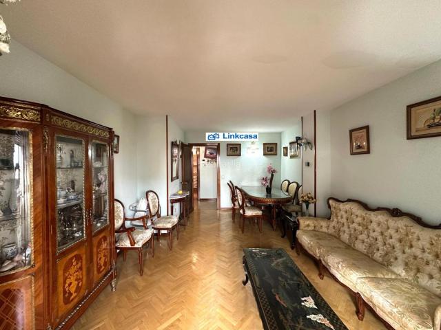 Piso en venta en Madrid, Aluche. PISO DE 3 DORMITORIOS, 2 BAÑOS Y TERRAZA CON ASCENSOR Y GARAJE EN LA ZONA DE ALUCHE. Pisos.