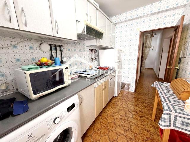 Piso en venta en Madrid, Ambroz. Grupo Inmobiliario Miracasa vende piso de 3 dormitorios en Calle Lardero. Pisos.