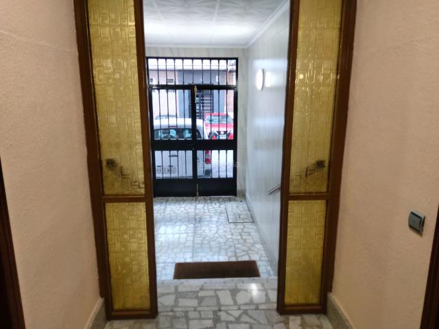 Piso en venta en Madrid, Ambroz. Pisos.