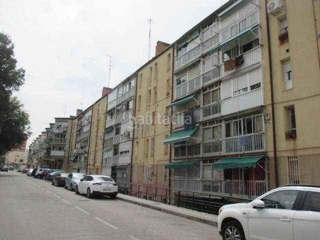 Piso en venta en Madrid, Amposta. Pisos.
