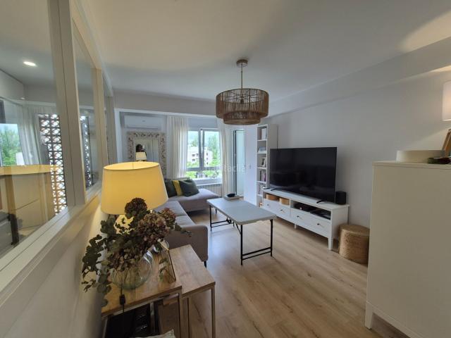 Piso en venta en Madrid, Apóstol Santiago. PISO AÑASTRO COLONIA EL BOSQUE. Pisos.