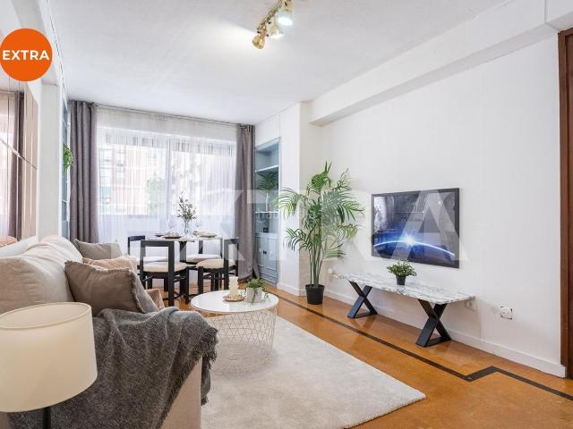 Piso en venta en Madrid, Apóstol Santiago. Piso en Ginzo de Limia, junto al centro comercial la Vaguada, muy luminoso, con 3 dormitorios y un baño. Pisos.