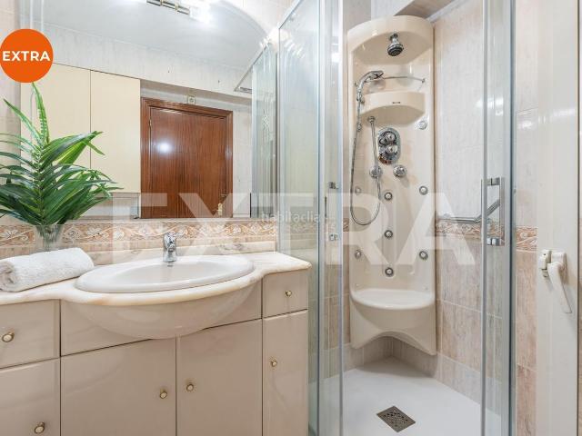 Piso en venta en Madrid, Apóstol Santiago. Piso en Ginzo de Limia, junto al centro comercial la Vaguada, muy luminoso, con 3 dormitorios y un baño. Pisos.