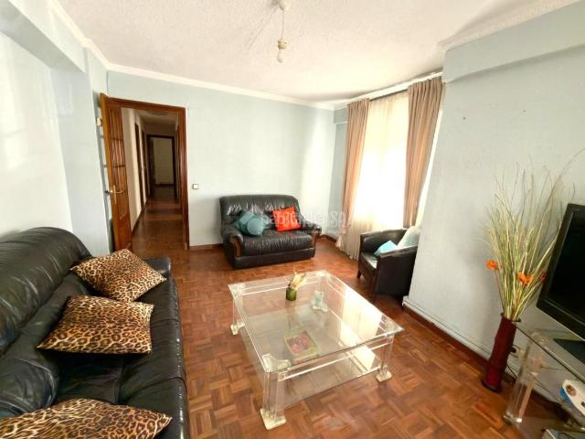 Piso en venta en Madrid, Apóstol Santiago. Piso en venta en Madrid. Pisos.