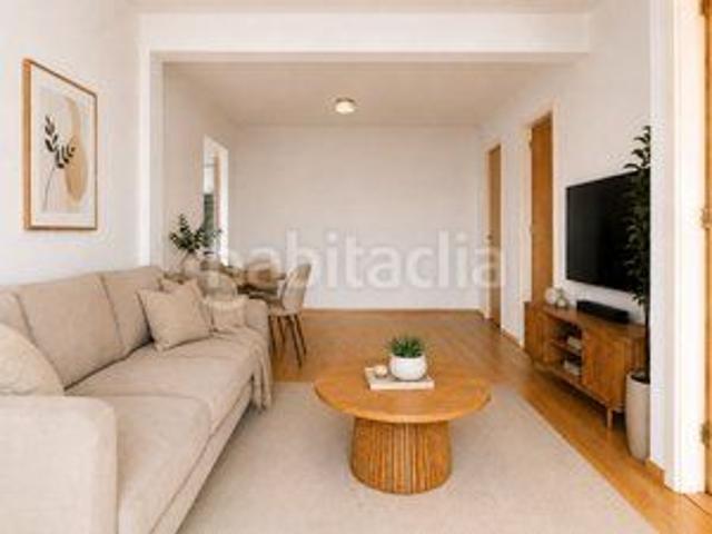 Piso en venta en Madrid, Aravaca. Piso con terraza y vistas verdes para reformar en Aravaca. Pisos.