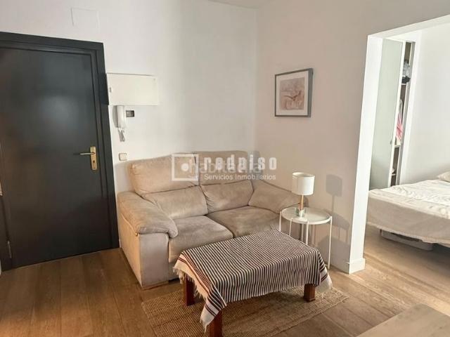 Piso en venta en Madrid, Arapiles. Luminoso piso reformado en el corazón de Chamberí. Pisos.