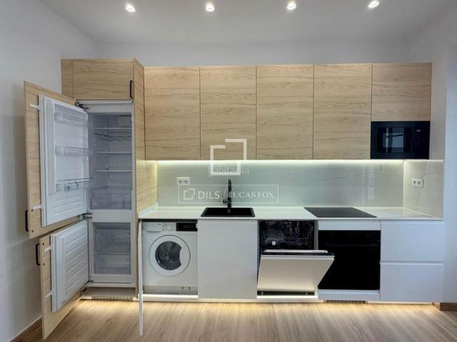 Piso en venta en Madrid, Arapiles. Piso exterior reformado a estrenar con dos balcones junto a Quevedo, en Arapiles Chamberi. Pisos.