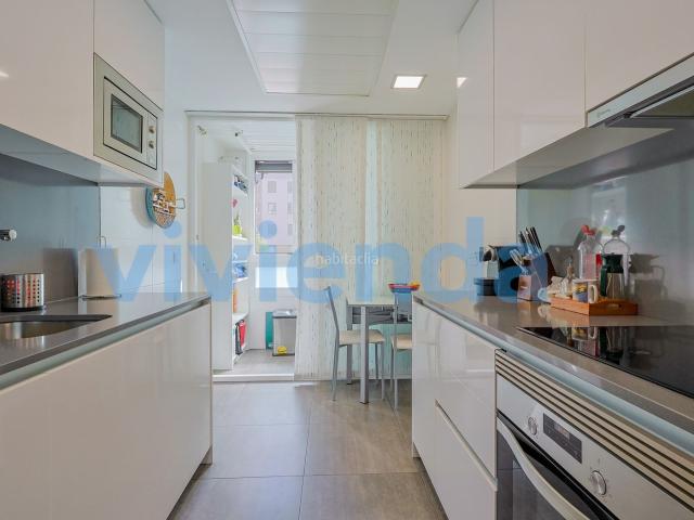 Piso en venta en Madrid, Arcos. Piso en Arcos, 133 m2, 3 dormitorios, 2 baxF1os, 1.049.000 euros. Pisos.