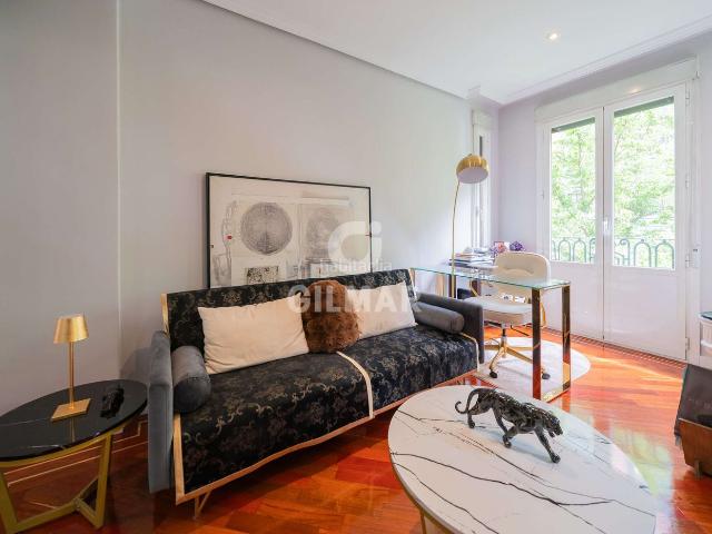 Piso en venta en Madrid, Argüelles. Se pone a su disposición vivienda situada en el prestigioso barrio de Argüelles, en pleno Centro de Madrid.La vivienda, que dispon. Pisos.