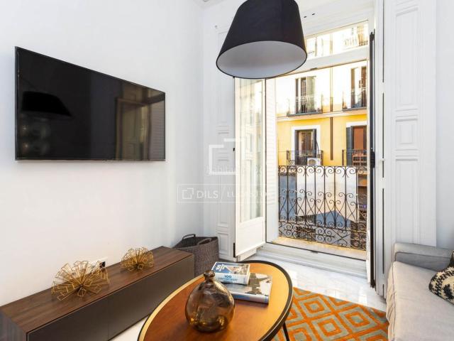 Piso en venta en Madrid, Argüelles. Piso reformado de 2 dormitorios en venta en Argüelles. Pisos.