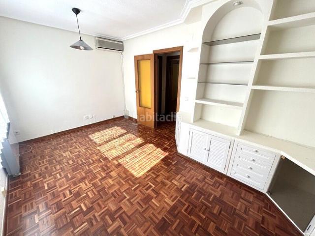Piso en venta en Madrid, Berruguete. GLOBALPISO TETUÁN VENDE EN EXCLUSIVA fantástico piso en el corazón de Berruguete.Esta gran oportunidad se encuentra en una segunda. Pisos.