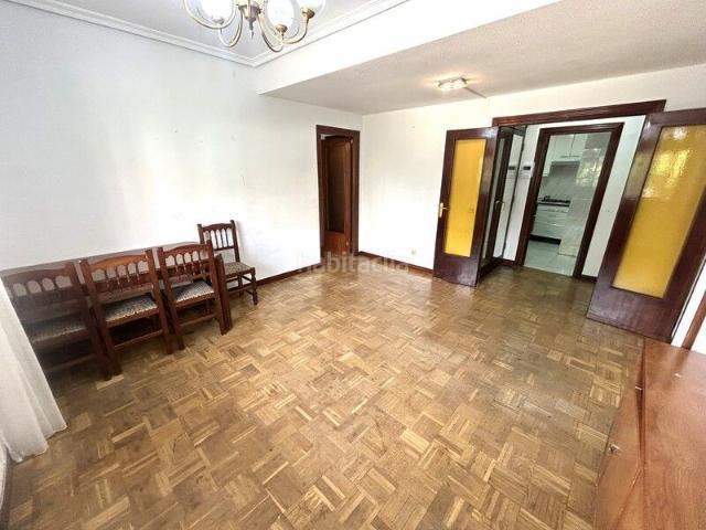 Piso en venta en Madrid, Berruguete. GLOBALPISO TETUÁN VENDE EN EXCLUSIVA oportunidad única de vivienda con piscina comunitaria.Esta propiedad se encuentra en una entr. Pisos.