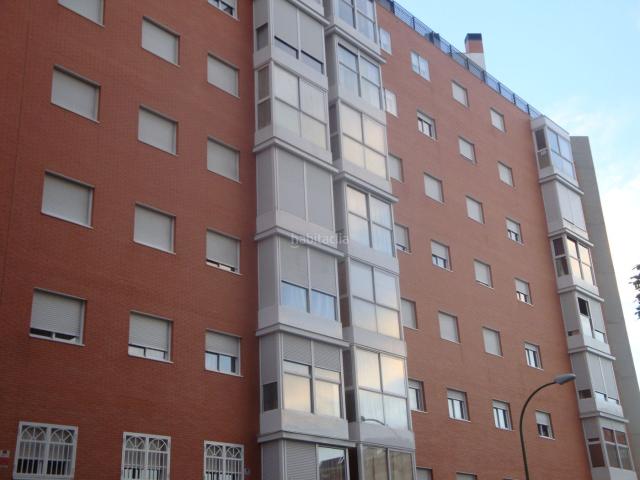 Piso en venta en Madrid, Butarque. 1 dormitorio ascensor garaje trastero calefaccion zonas comunes. Pisos.