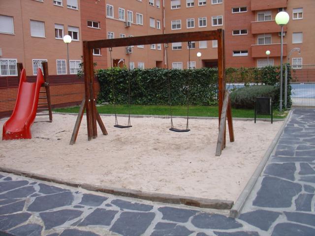 Piso en venta en Madrid, Butarque. 2 dormitorios, 2 baños ascensor garaje piscina conserje 24 h. Pisos.