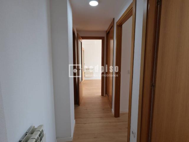 Piso en venta en Madrid, Butarque. MAGNÍFICA VIVIENDA SITUADA EN LA CALLE CALCIO. Pisos.
