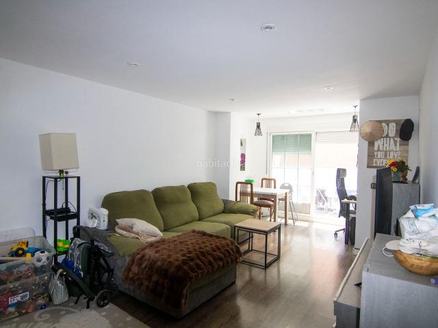 Piso en venta en Madrid, Canillas. Chalet adosado luminoso con patio en excelente estado y listo para entrar a vivir. Pisos.