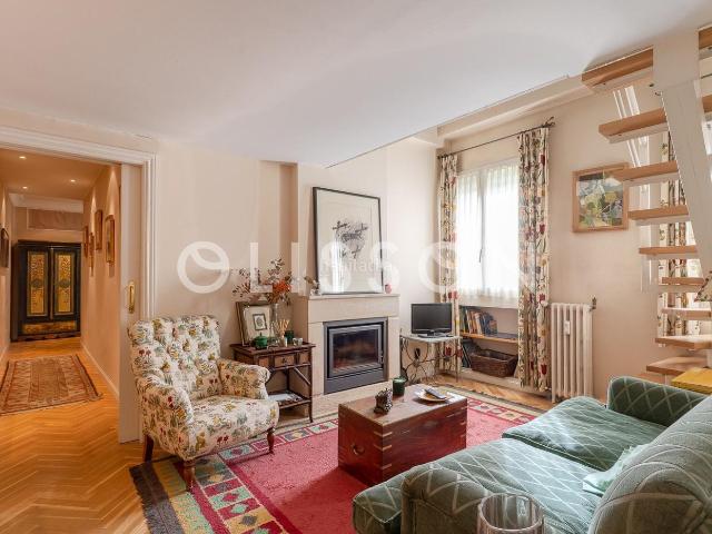 Piso en venta en Madrid, Castellana. Exclusivo ático con terraza y garaje en el Milla de Oro. Pisos.