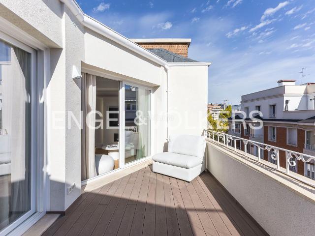 Piso en venta en Madrid, Castellana. Impresionante propiedad en la calle Lagasca con terraza. Pisos.
