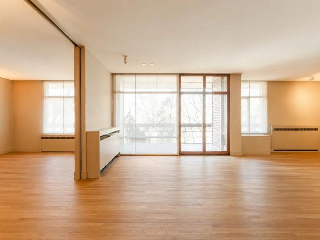 Piso en venta en Madrid, Castellana. Sofisticado piso exterior con gran terraza y máxima luminosidad en la Milla de Oro. Pisos.