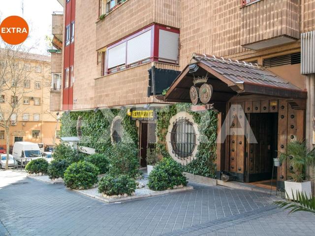 Piso en venta en Madrid, Castillejos Cuzco. Piso de un dormitorio en calle Pedro Villar, Castillejos, vivienda exterior con dos balcones, en un primero con ascensor. Pisos.
