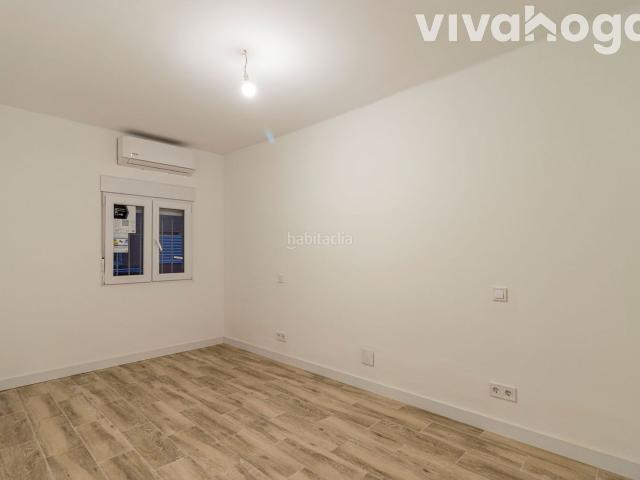 Piso en venta en Madrid, Casco Histórico de Vallecas. VIVAHOGAR OFRECE PISO EN VENTA DE DOS HABITACIONES REFORMADO A ESTRENAR EN VILLA DE VALLECAS.Este piso esta situado en la planta b. Pisos.