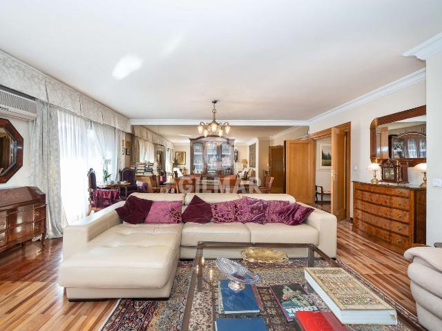 Piso en venta en Madrid, Ciudad Jardín. Le presentamos este exclusivo piso de 234 metros construidos a escasos metros de la Calle Príncipe de Vergara junto al Auditorio d. Pisos.