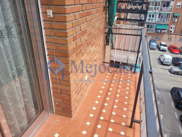 Piso en venta en Madrid, Concepción. Piso muy luminoso, oportunidad de inversión o vivienda en Ciudad Lineal Barrio de La Concepción. Pisos.