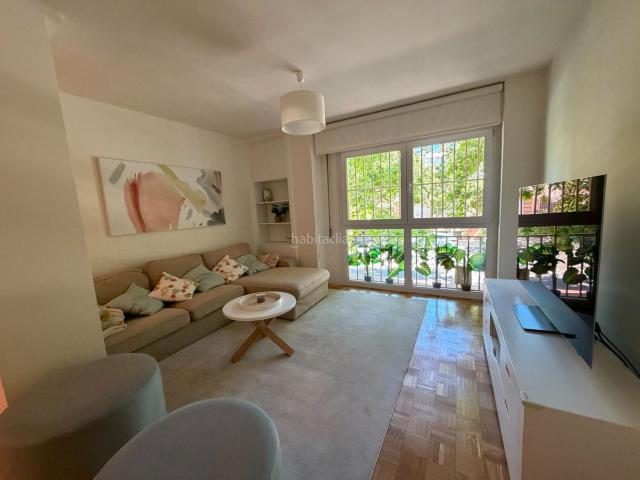 Piso en venta en Madrid, Conde Orgaz Piovera. Exclusivo inmueble de 3 dormitorios, 2 baños y Garaje en Piovera Conde Orgaz. Pisos.