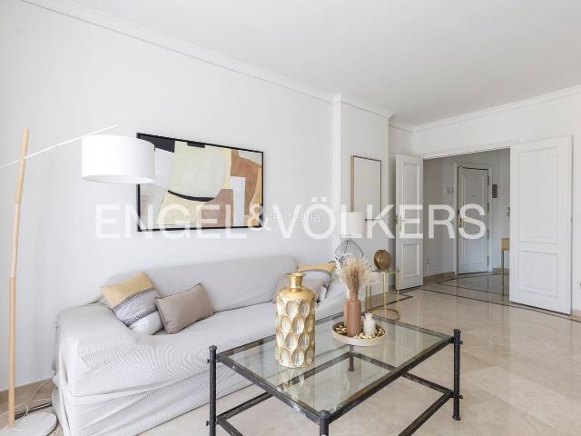Piso en venta en Madrid, Conde Orgaz Piovera. Precioso apartamento en Algabeño. Pisos.