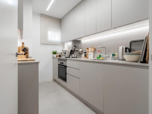 Piso en venta en Madrid, Colina. Pisos.