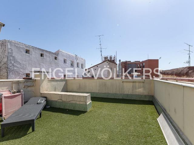 Piso en venta en Madrid, Cortes Huertas. Ático con terraza en Cortes. Pisos.