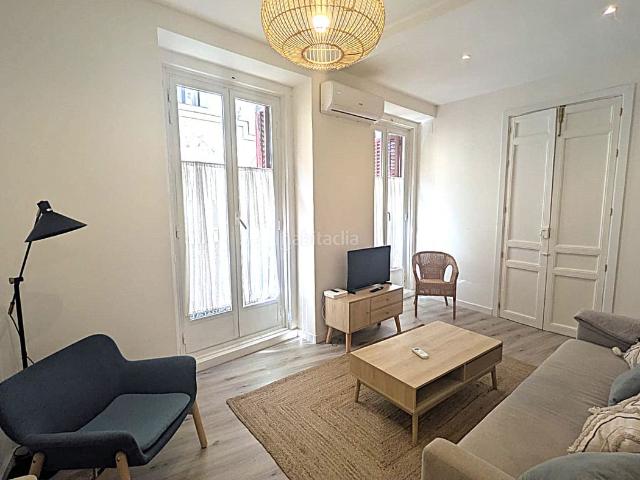 Piso en venta en Madrid, Cortes Huertas. CON TRES BALCONES Y MUCHO ENCANTO. Pisos.