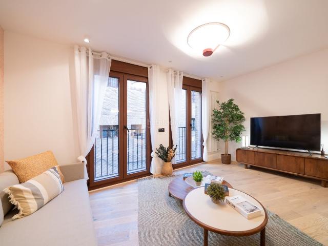 Piso en venta en Madrid, Cortes Huertas. Diseño, silencio y personalidad en el corazón de Madrid. Pisos.