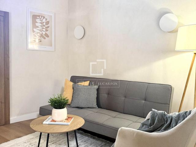 Piso en venta en Madrid, Cortes Huertas. Estupenda propiedad de 2 dormitorios y 2 baños con ascensor en venta en Cortes Huertas, Madrid. Pisos.