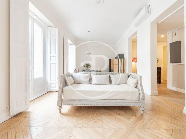 Piso en venta en Madrid, Cortes Huertas. Piso en venta en calle Jovellanos. Pisos.