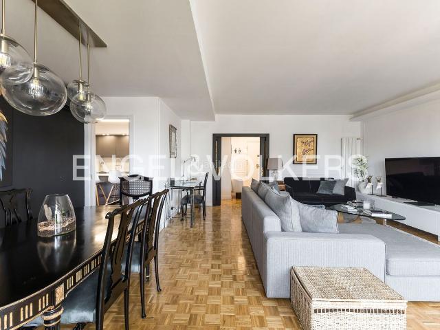 Piso en venta en Madrid, Costillares. Piso de altura con reforma de autor en Arturo Soria. Pisos.