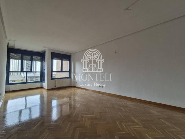 Piso en venta en Madrid, Costillares. Piso en venta en Calle Caleruega. Pisos.