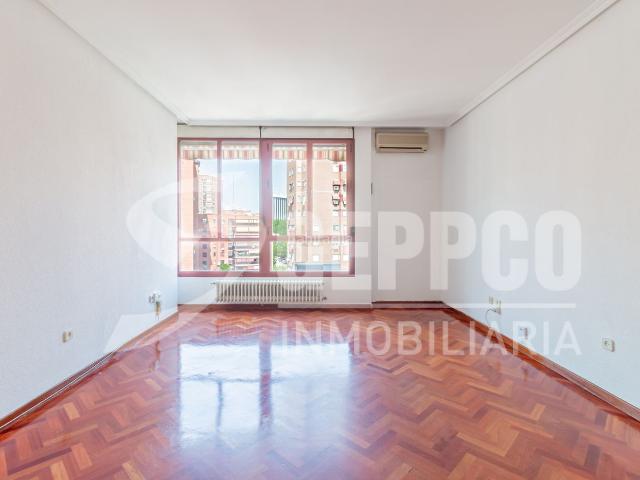 Piso en venta en Madrid, Costillares. Pisos.