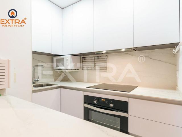 Piso en venta en Madrid, Cuatro Caminos Azca. Apartamento exterior a solo pasos de la avenida General Perón y la calle Orense. Pisos.