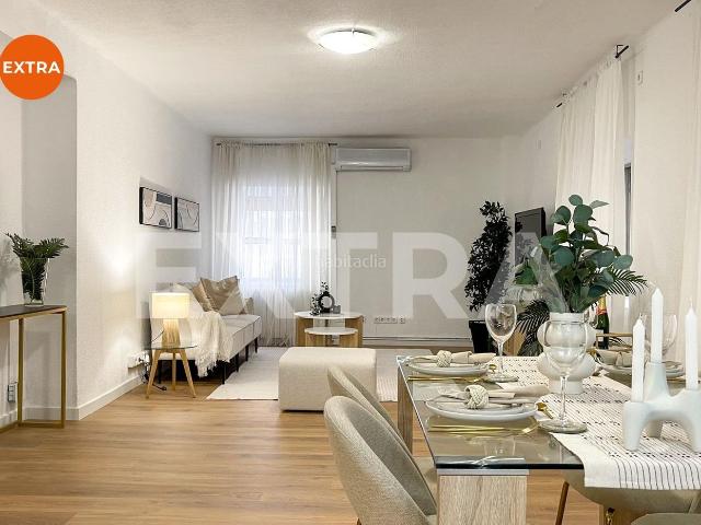 Piso en venta en Madrid, Cuatro Caminos Azca. Piso en 87 m2 de 2 dormitorios en primera planta con ascensor, totalmente exterior en Julian Besteiro. Pisos.