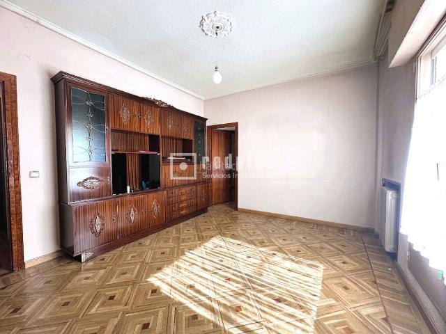 Piso en venta en Madrid, Cuatro Caminos Azca. Calle de los Artistas, Exterior con terraza. Pisos.