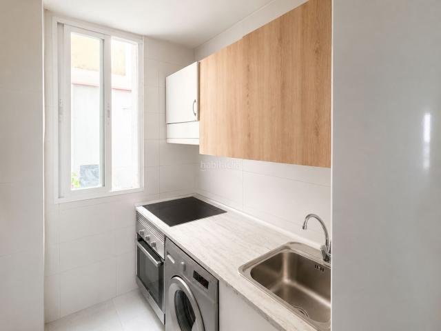 Piso en venta en Madrid, Delicias. Grupo inmobiliario Ares vende local reconvertido en vivienda de 50m2 en la zona de Delicias. Pisos.