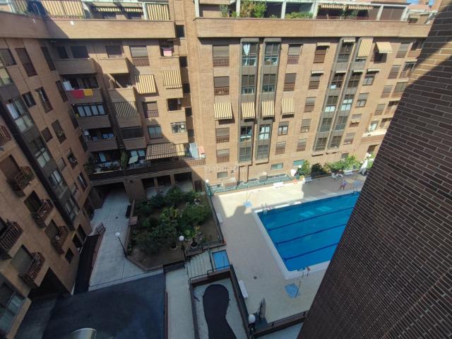 Piso en venta en Madrid, Delicias. Piso de un dormitorio, con trastero. Urb. con piscina. Pisos.