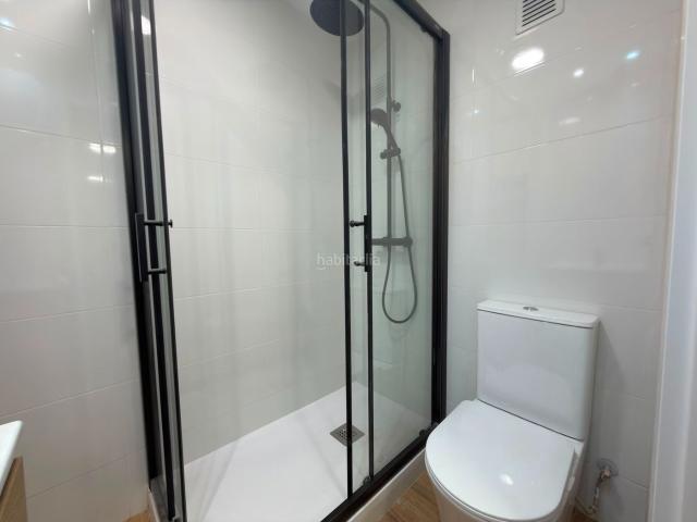 Piso en venta en Madrid, Delicias. Piso de 33 m con 2 dormitorios y ascensor en Embajadores. Pisos.