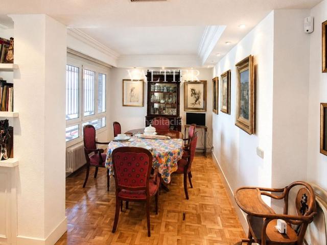 Piso en venta en Madrid, El Viso. Exclusiva vivienda a reformar con terrazas y dos plazas de garaje en El Viso, Madrid. Pisos.