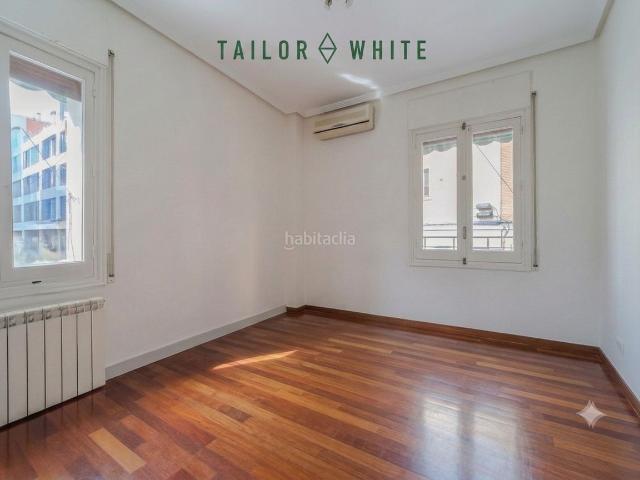 Piso en venta en Madrid, El Viso. Encantador Piso en Chaflán en Calle Antonio Pérez. Pisos.
