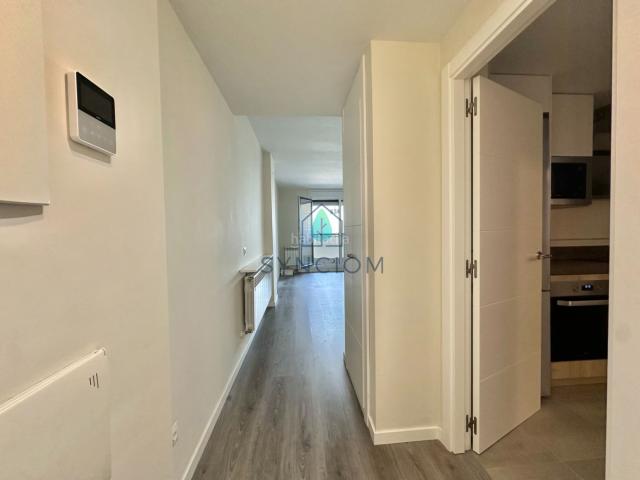 Piso en venta en Madrid, El Cañaveral. Piso de obra nueva del 2021 con terraza y patio. Pisos.