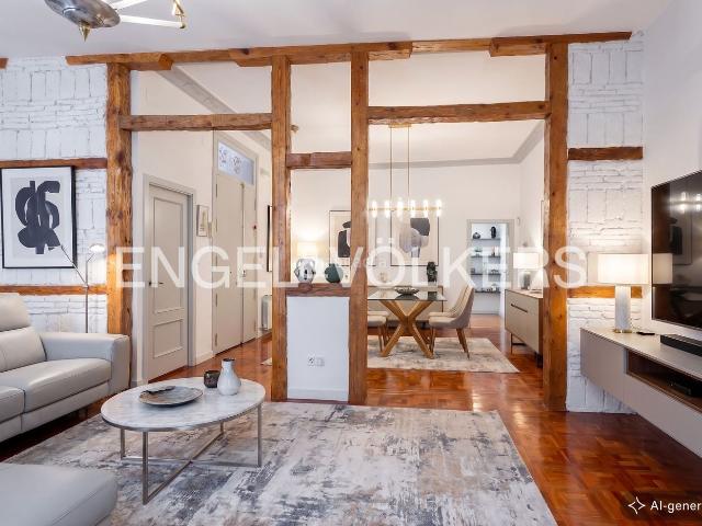 Piso en venta en Madrid, Embajadores Lavapiés. Elegante vivienda exterior en finca señorial de Embajadores. Pisos.