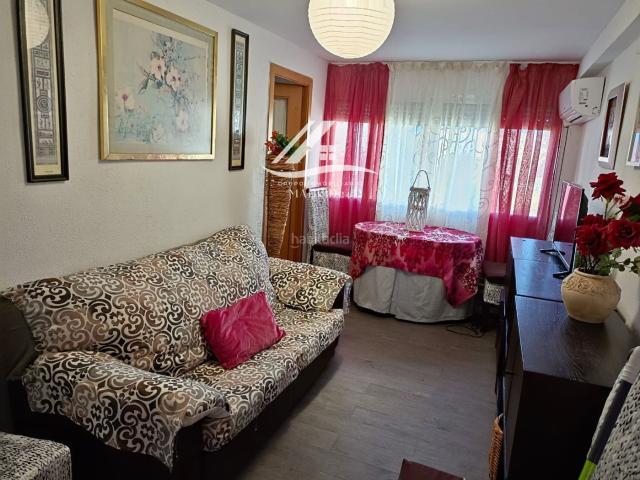 Piso en venta en Madrid, Embajadores Lavapiés. Grupo Inmobiliario Madrid 24 presenta esta excelente oportunidad en el barrio de Lavapiés, dentro del distrito Centro de Madrid. Pisos.